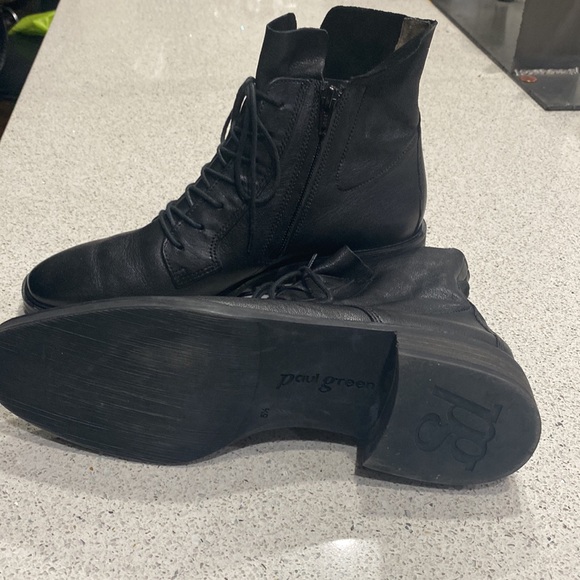 Paul Green Black Leather ankle boot. - Picture 2 of 2